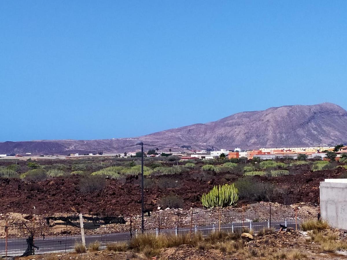 2 Bedroom Bright Apartment Tenerife Costa Del Silencio Esterno foto